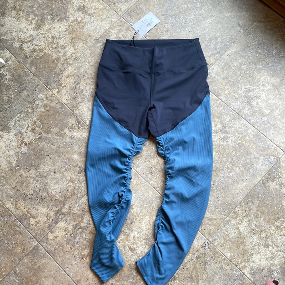 Women’s Zyia Storm Parallel Luxe Hi-Rise 7/8 24” size 12 - new with tags legging